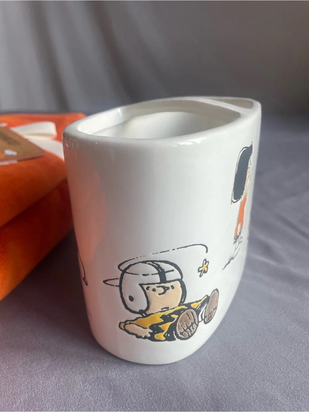 Peanuts Snoopy Ceramic Toothbrush Holder in White with Character Art NWT